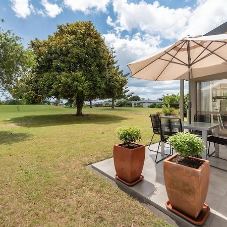 Villa Golfers Delight In Quiet Cul De Sac Mount Maunganui Exterior foto