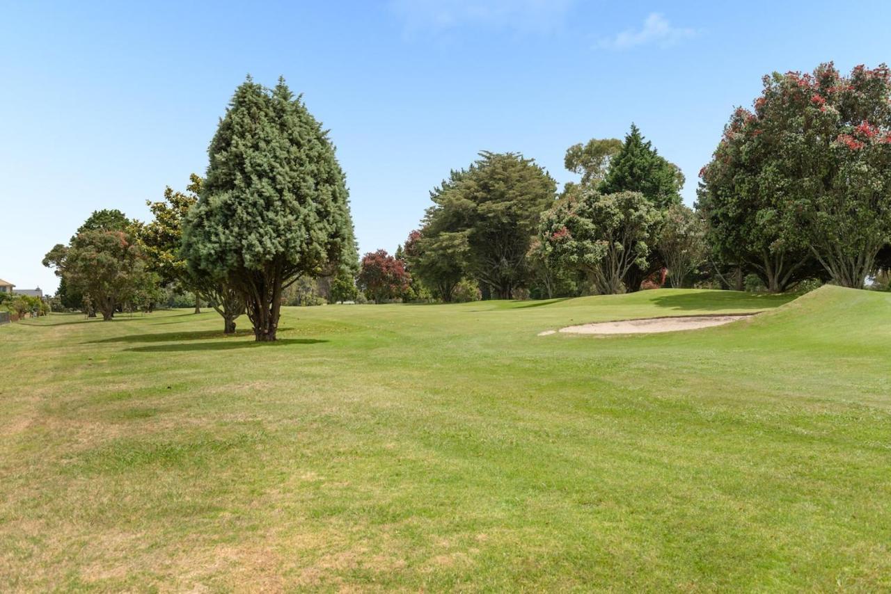 Villa Golfers Delight In Quiet Cul De Sac Mount Maunganui Exterior foto