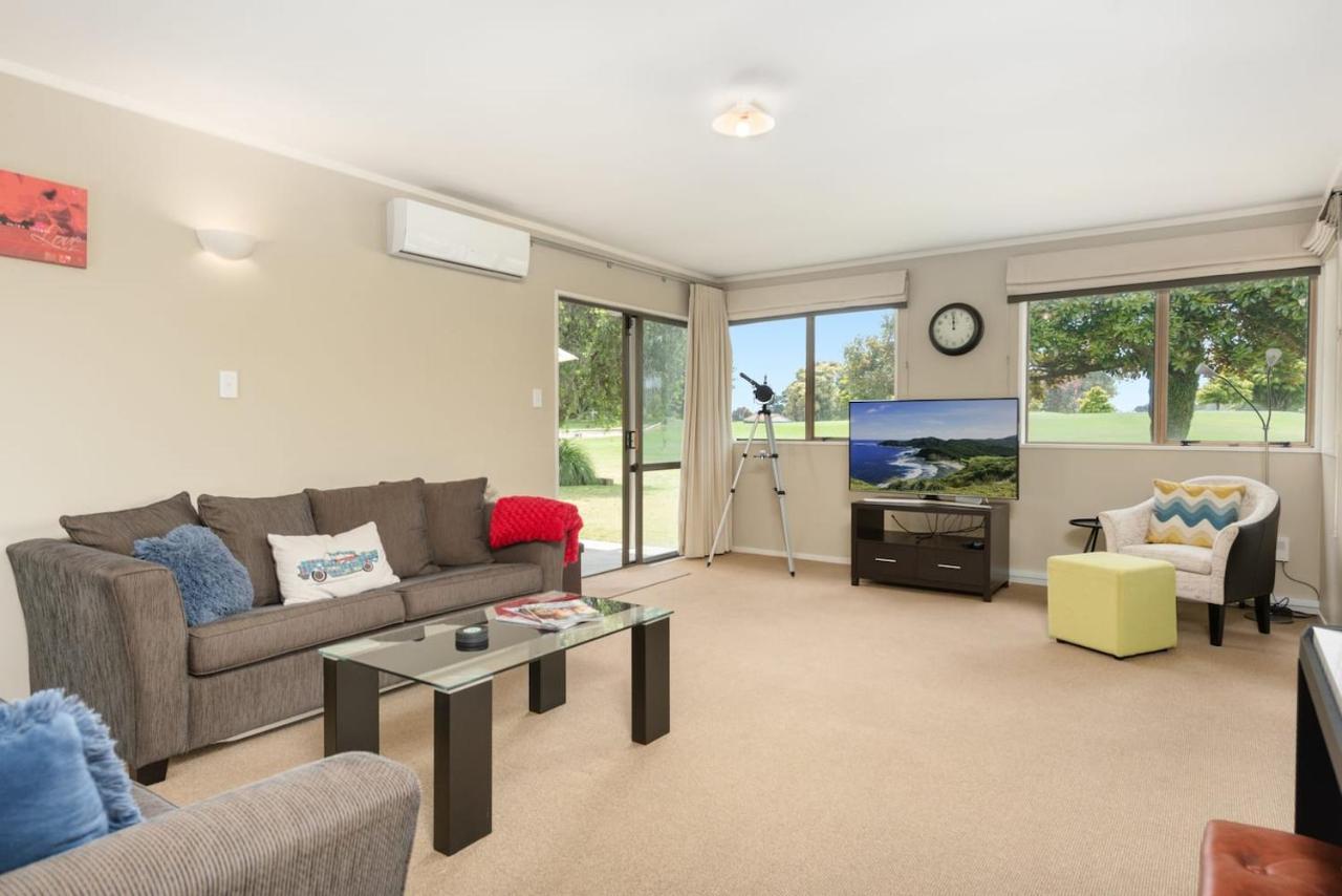 Villa Golfers Delight In Quiet Cul De Sac Mount Maunganui Exterior foto